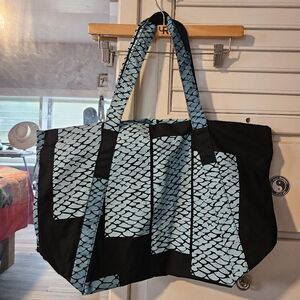 KEALOPIKO EKE LAWELAWE TOTE - ZIPPER CLOSURE - AWEOWEO PRINT - NAVY BLUE COLOR